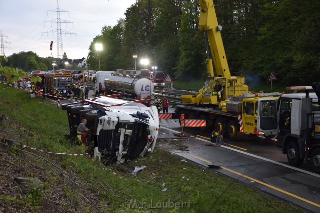 VU Gefahrgut LKW umgestuerzt A 4 Rich Koeln Hoehe AS Gummersbach P298.JPG - Miklos Laubert